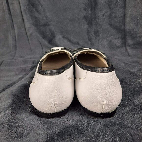 Array Size 5.5M White Leather Loafer Flats Black Trim and Bow and Tassel Detail - Picture 7 of 13
